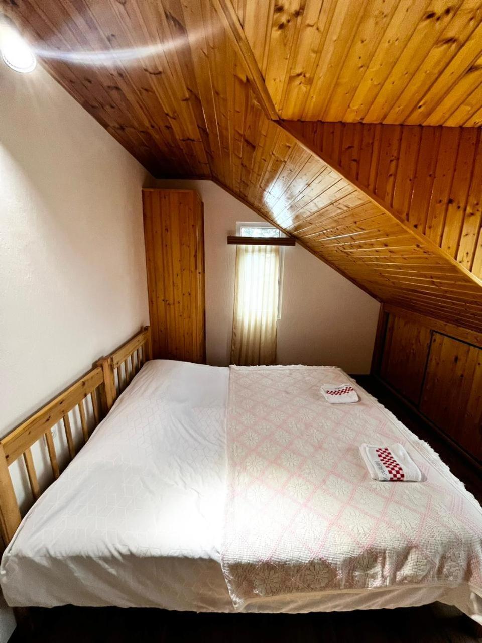 Nino & Irodi'S Guest House Kutaisi Eksteriør bilde