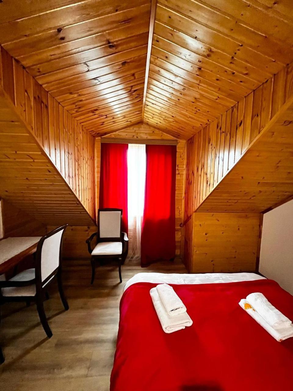 Nino & Irodi'S Guest House Kutaisi Eksteriør bilde