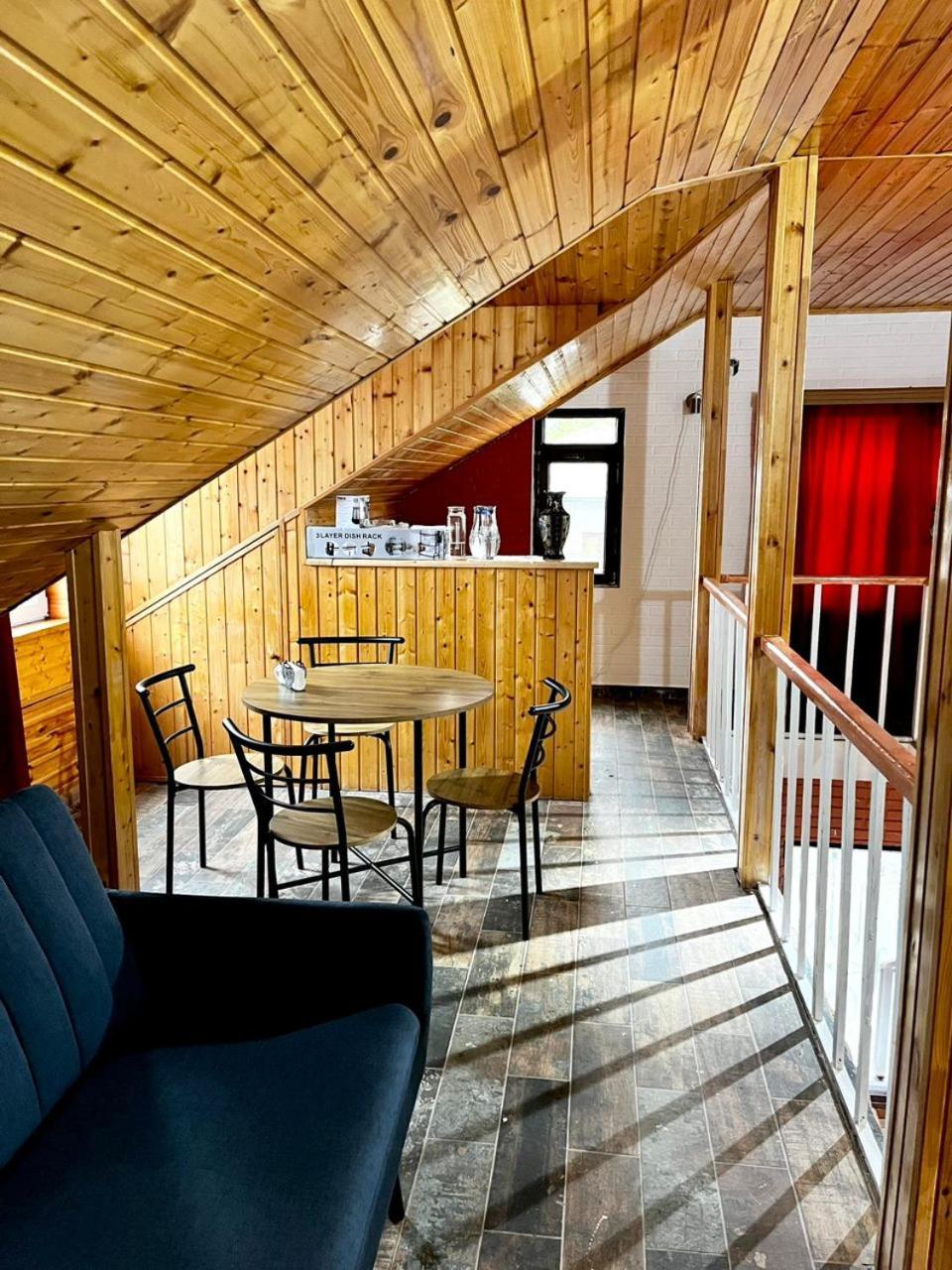 Nino & Irodi'S Guest House Kutaisi Eksteriør bilde